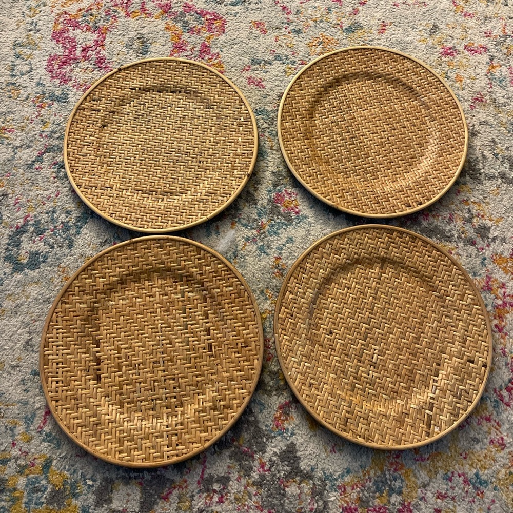 Set of 4 rattan chargers